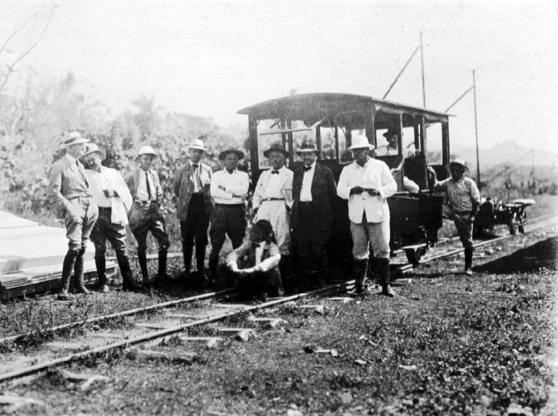 Caficultores en Panzós (1925): Dr. Hans Goebel (CAPCO), Lorenz Merckle (CAPCO), Konstantin Zeller (CAPCO), Edgar Schlubach (CAPCO), Robert Hempstead (fincas Moccá y Los Alpes), Pablo Doescher (Compañía de Agencias) David Sapper (CAPCO) y Mr. Parson.