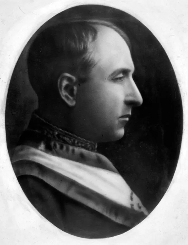 General Jorge Ubico, Presidente de Guatemala de 1931-1944, quien sacó a Guatemala de los años de la depresión mundial defendiendo la caficultura. Al final de su gobierno manejó las negociaciones con Estados Unidos respecto de la expropiación de los bienes alemanes durante la Segunda Guerra Mundial.
