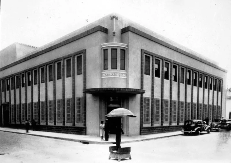 Exterior del Banco Nottebohm, ubicado en la 10a. Calle y 5a. Avenida, zona 1. Ciudad de Guatemala.
 