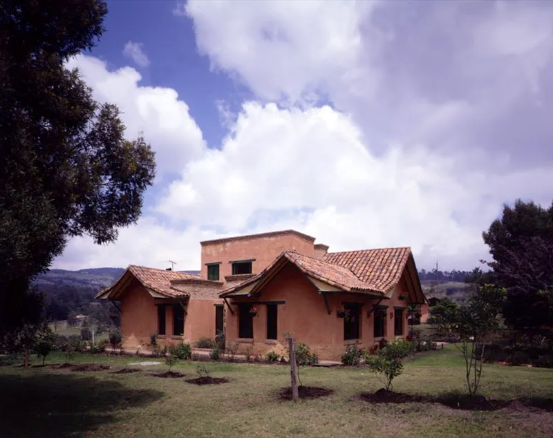 Casa de campo El Rosal.
El Rosal, Cundinamarca. 1996 Antonio Castañeda Buraglia
