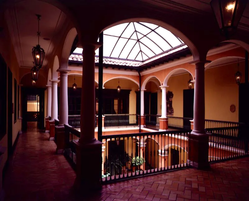 Hotel de la Ópera.
Bogotá, 1999. Antonio Castañeda Buraglia