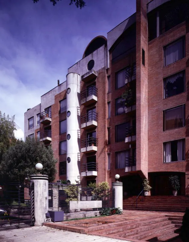 Edificio Santa Rosa Plaza.
Bogotá. 1986 Antonio Castañeda Buraglia