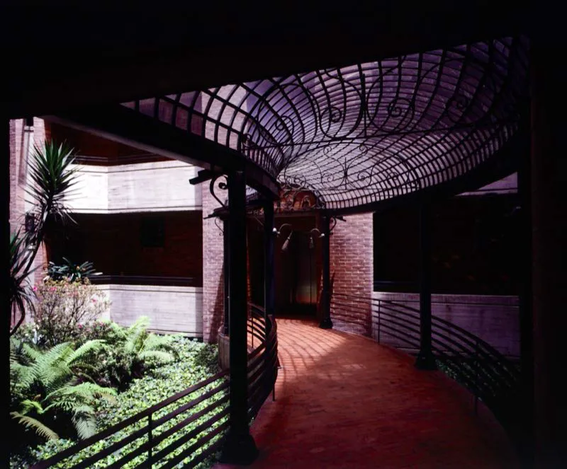 Edificio Santa Rosa Plaza.
Bogotá. 1986 Antonio Castañeda Buraglia