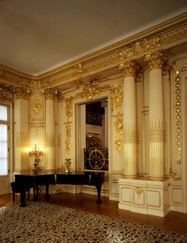 El Salón Dorado o Sala de Conciertos ha sido el escenario principal de las grandes recepciones de esta embajada. Antonio Castañeda Buraglia