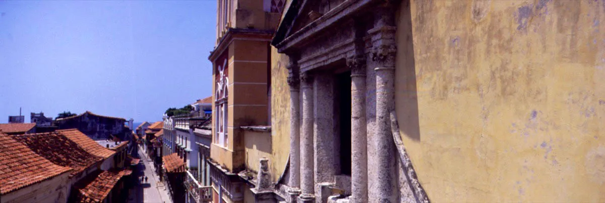 Catedral. Calle de los Santos de Piedra. Carlos Hoyos