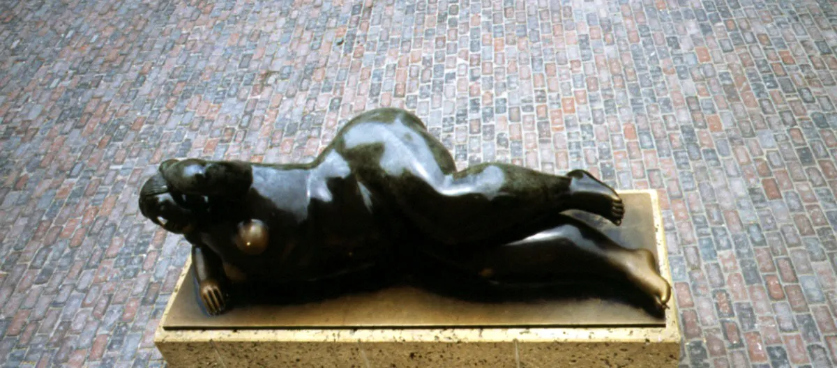 Gertrudis. Escultura de Fernando Botero.
Donada a la ciudad en el 2001, popularmente conocida como “la Gorda de Botero”.
Carlos Hoyos