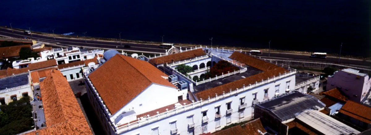 Antiguo Cuartel del Regimiento de Fijo, claustro Jorge Tadeo Lozano y teatro Heredia. Carlos Hoyos