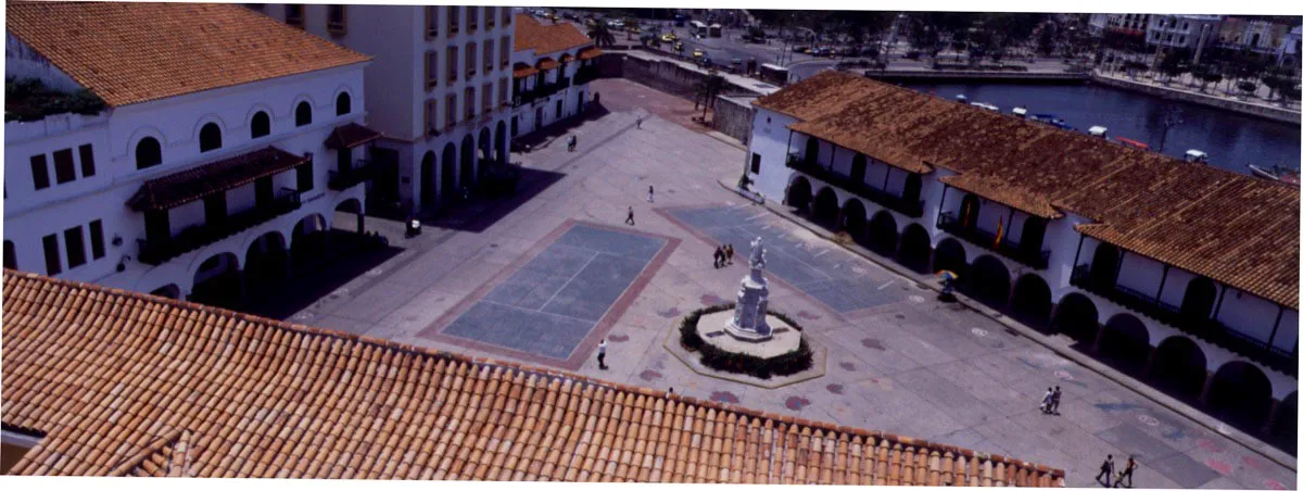 Plaza de La Aduana y monumento a Cristóbal Colón. Carlos Hoyos
