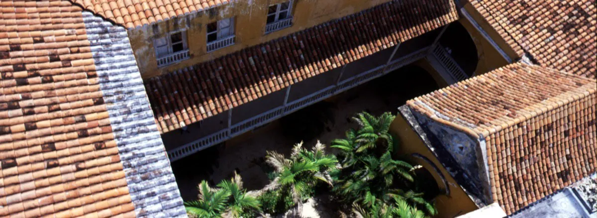 Patio casa colonial. Carlos Hoyos