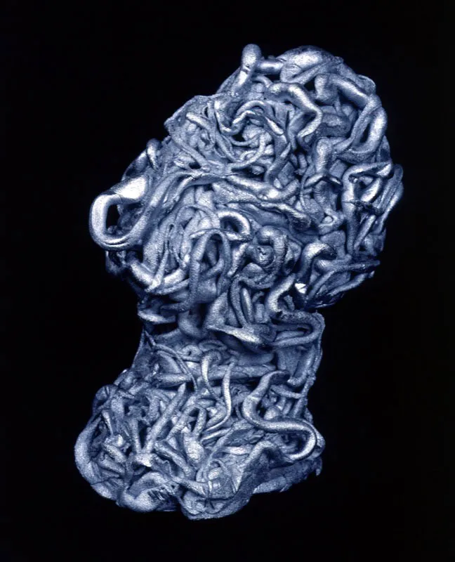 La última máscara, 2002.
Estatuas de plastilina metalizada, 30 cm de altura.
Tsu Chen Chen