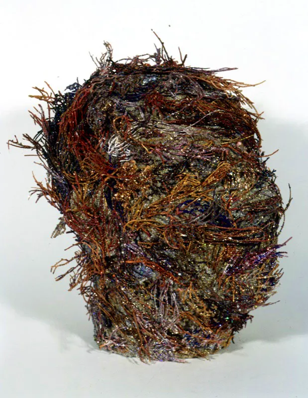 Coralino, 2003. 
Cabeza de yeso recubierta con corales y lentejuelas, 40 cm de altura
 Tsu Chen Chen