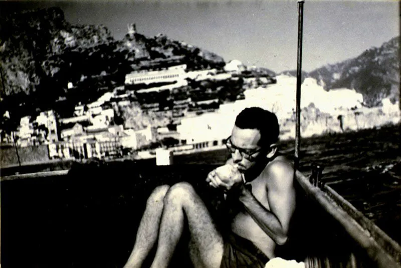 Enrique Grau en Amalfi, Italia. 1956.