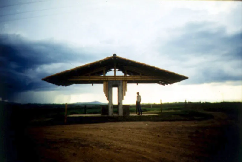 Saladero.
Primera estructura con conexión de concreto para tracción en guadua.
Pereira, Risaralda, Colombia.