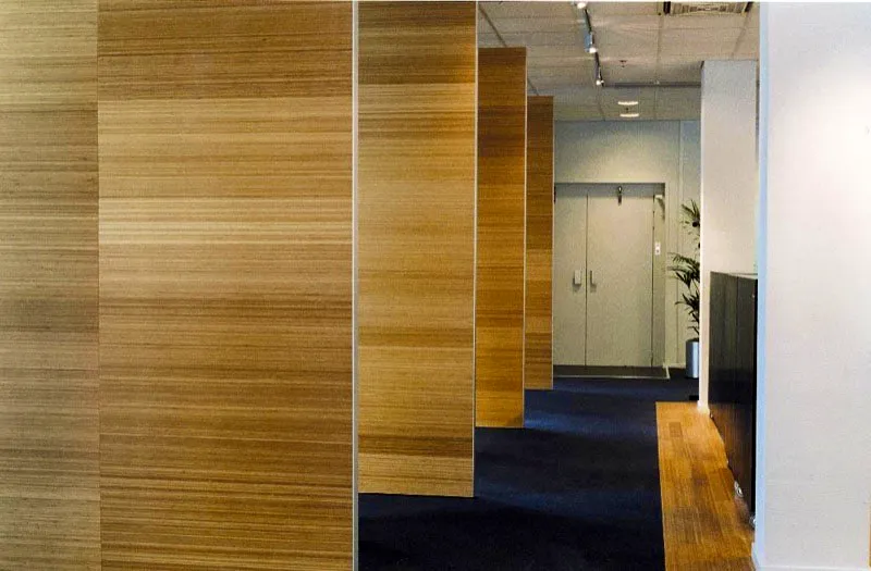 Diseño interior elaborado por la firma “Elephant” en Alemania.
“Elephant” es el proveedor número uno en el mercado. Su tecnología inclusive es enviada a la industria automovilística que aspira a construir el “automóvil verde” con componentes de bambú.