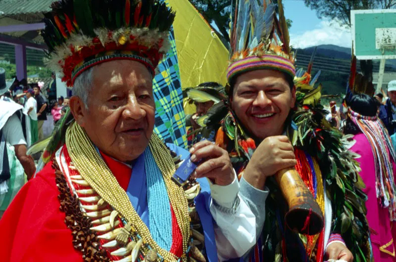 El artista y su padre, el Taita Antonio, en el Atunpuncha. 