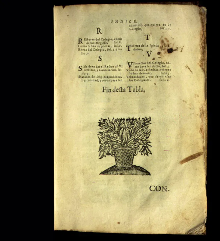 La Constitucin del Colegio, dictada por fray Cristbal de Torres en 1654, fue inspirada en las del Colegio del arzobispo de Salamanca y originalmente impresa en Madrid por Cristbal de Araque y Ponce de Len. 