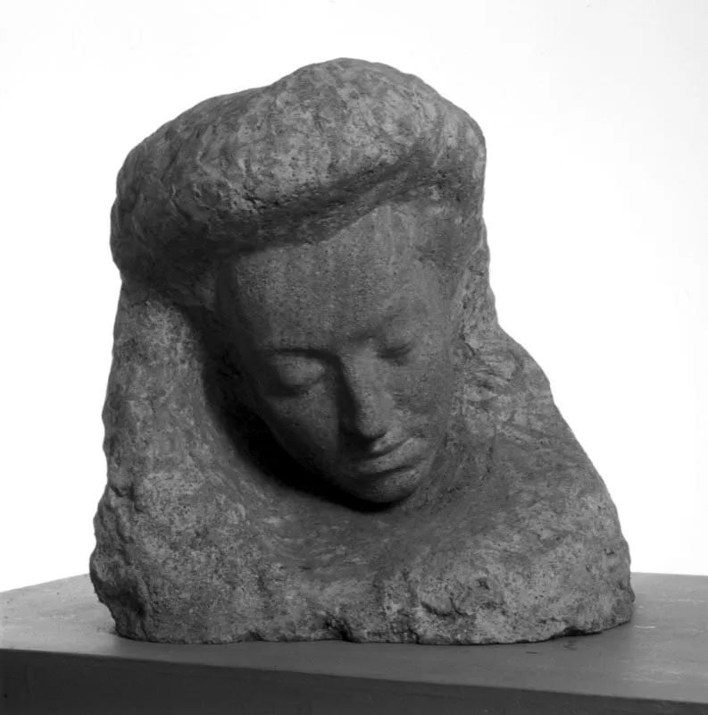 Luz Valencia / 1944 / Yeso / 40 x 43 x 35 cm