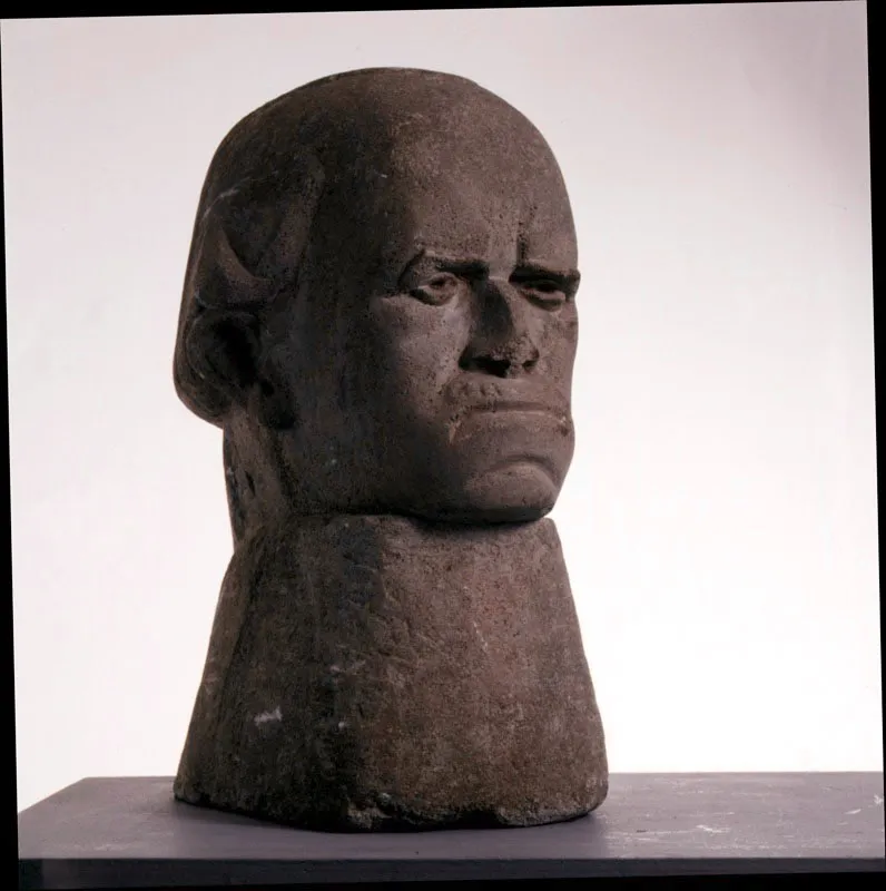 Guillermo Valencia / 1944 / Cemento / 60 x 40 x 38 cm