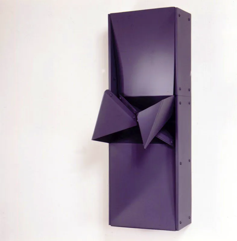 Máscara / 1971 / Madera y aluminio / 114 x 40 x 46 cm