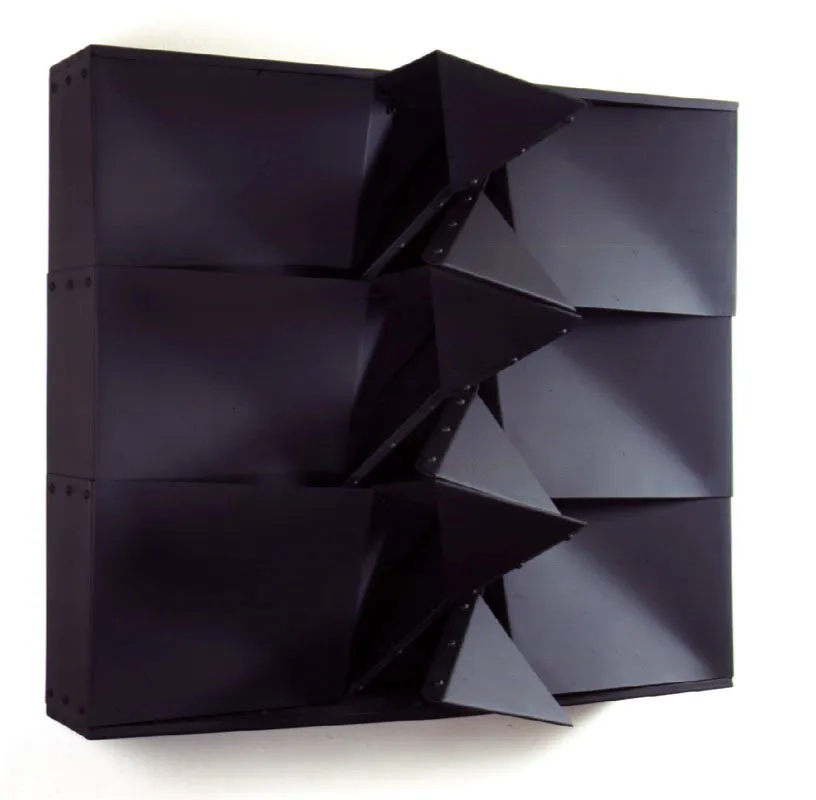 Máscara / 1971 / Aluminio pintado / 104 x 116 x 45 cm