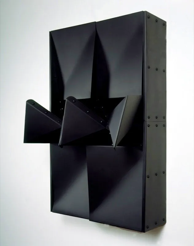 Máscara / 1971 / Madera y aluminio / 105 x 80 x 43 cm