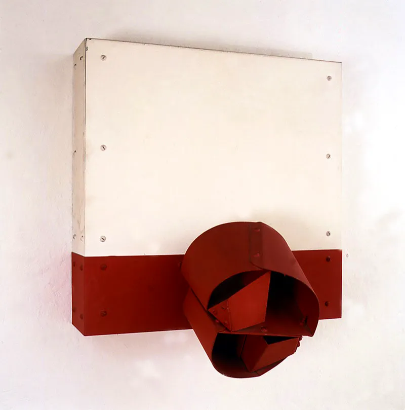 Máscara / 1970 / Madera y aluminio / 65 x 60 x 43 cm