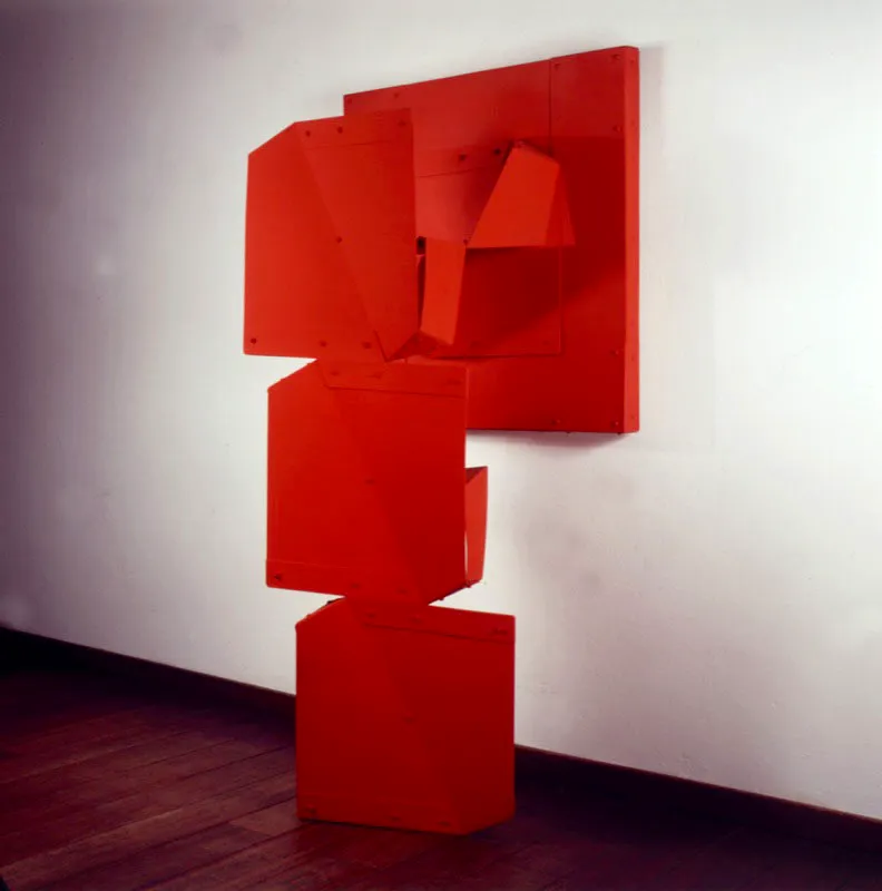 Máscara / 1984 / Aluminio pintado / 215 x 100 x 70 cm