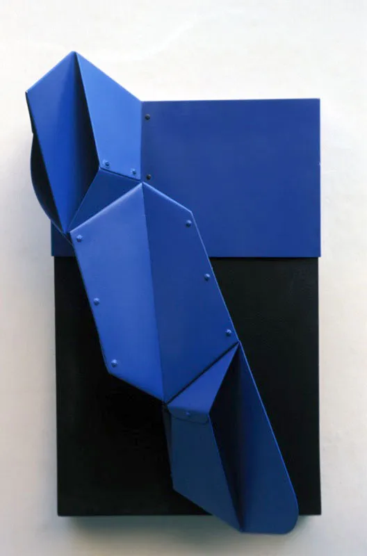 Máscara / 1964 / Aluminio pintado / 90 x 70 x 40 cm