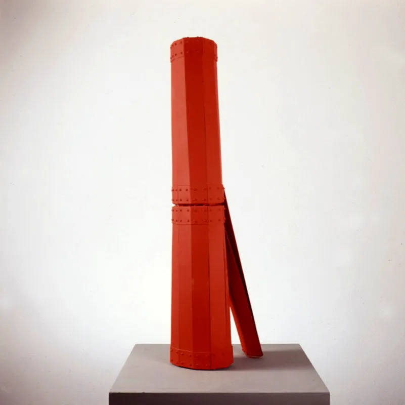 Columna / 1972 / Aluminio pintado / 136 x 26 x 39 cm
 