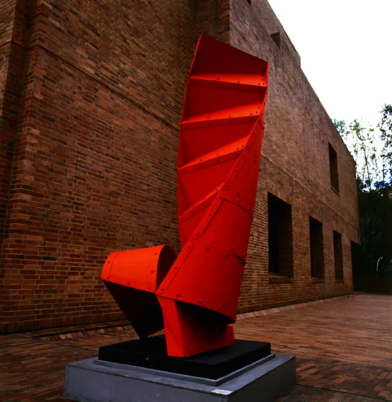 Escalera / 1975 / Aluminio pintado / 260 x 90 x 90 cm

 