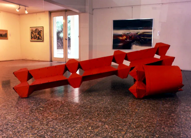 Puente / 1964-1969 / Aluminio pintado / 85 x 210 x 60 cm
 