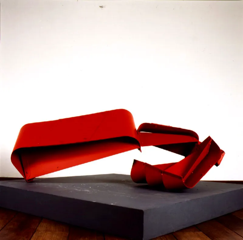 Metamorfosis / 1975 / Aluminio pintado / 34 x 66 x 57 cm 
 