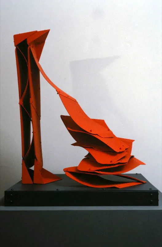 Metamorfosis / 1986 / Aluminio pintado / 165 x 90 x 110 cm 

 