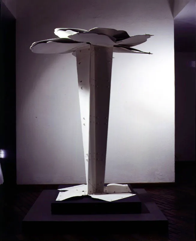 rbol / 1983 / Aluminio pintado / 170 x 170 x 120 cm  