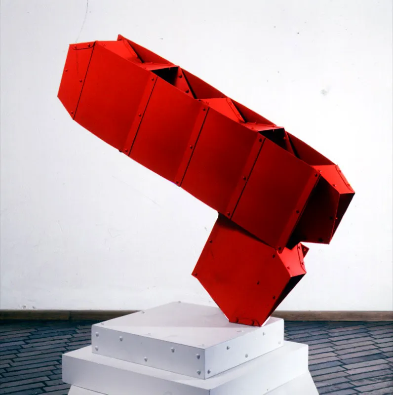 Navegante / 1970 / Aluminio pintado / 120 x 60 x 60 cm 

 