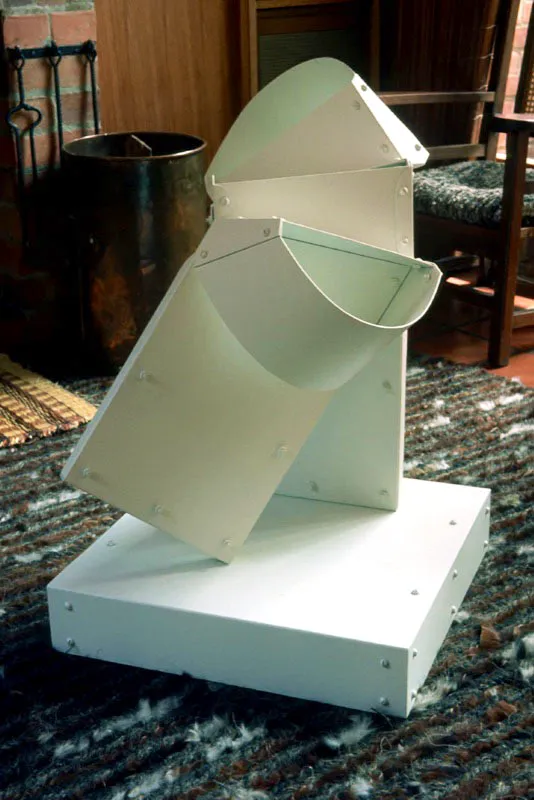 Navegante / 1982 / Aluminio pintado / 90 x 50 x 50 cm
