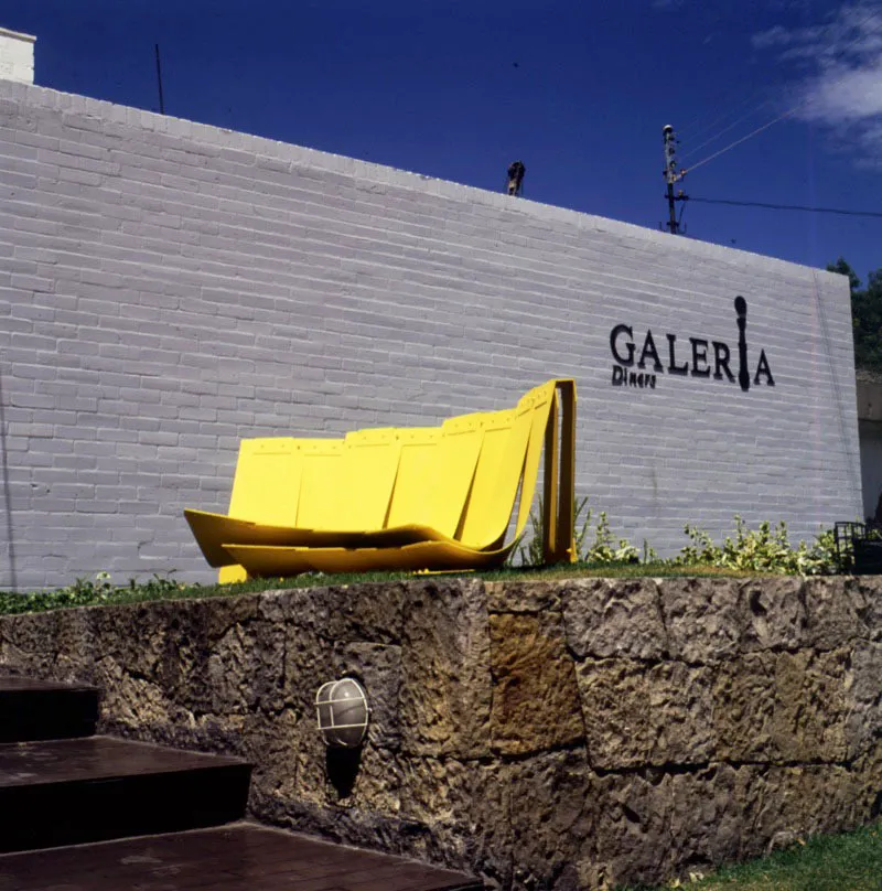Reloj andino / 1983 / Aluminio pintado / 100 x 250 x 90 cm