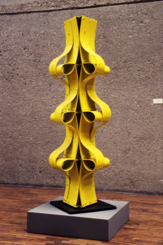 Maíz / 1993 / Aluminio pintado / 208 x 54 x 54 cm