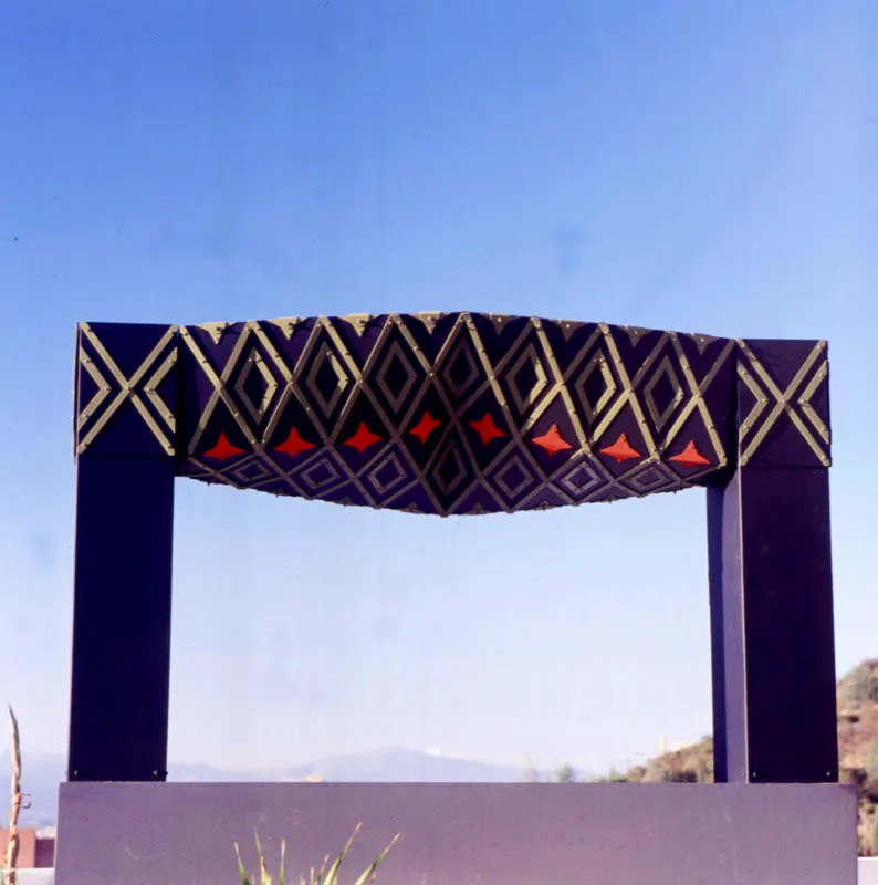 El arco (Homenaje a Manuel Cepeda) / 1997 / Aluminio pintado / 105 x 170 x 40 cm / Avenida de las Amricas, Bogot, Colombia
 