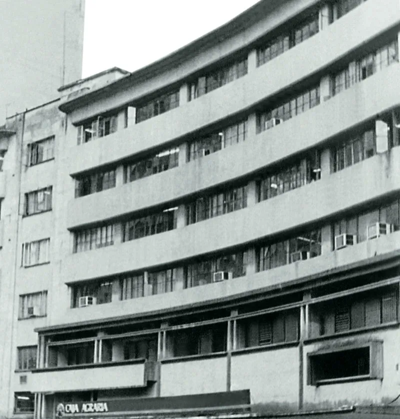 Primera sede de Suramericana en el edificio Vélez Ángel, en la avenida de Greiff, a mediados de los años cuarenta.