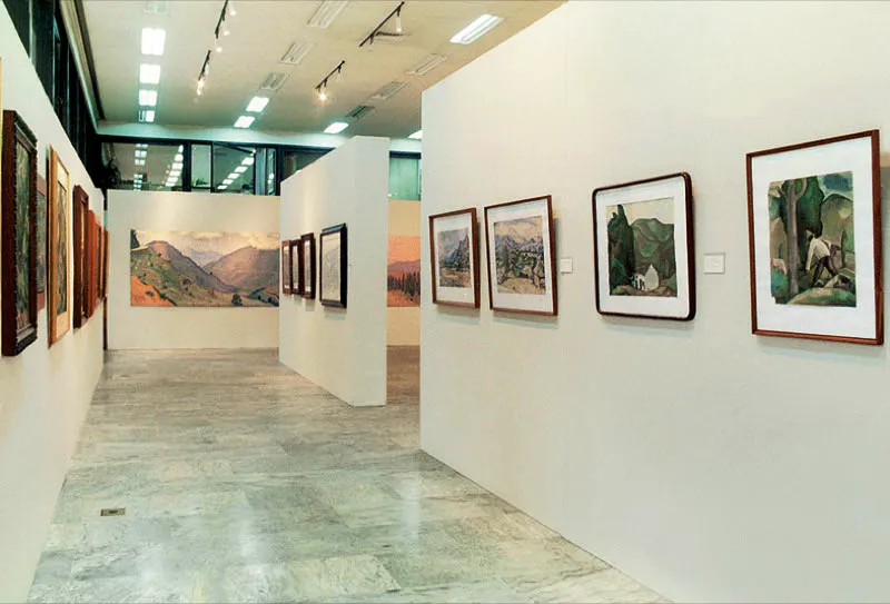 Aspecto de la Sala de Arte de Suramericana durante la muestra Poesía de la Naturaleza, agosto de 1998.
