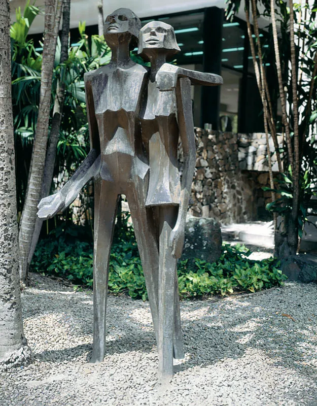 Salvador Arango / El amor / 1972 / Bronce / 250 x 90 x 190 cm / Adquirida en 1972 