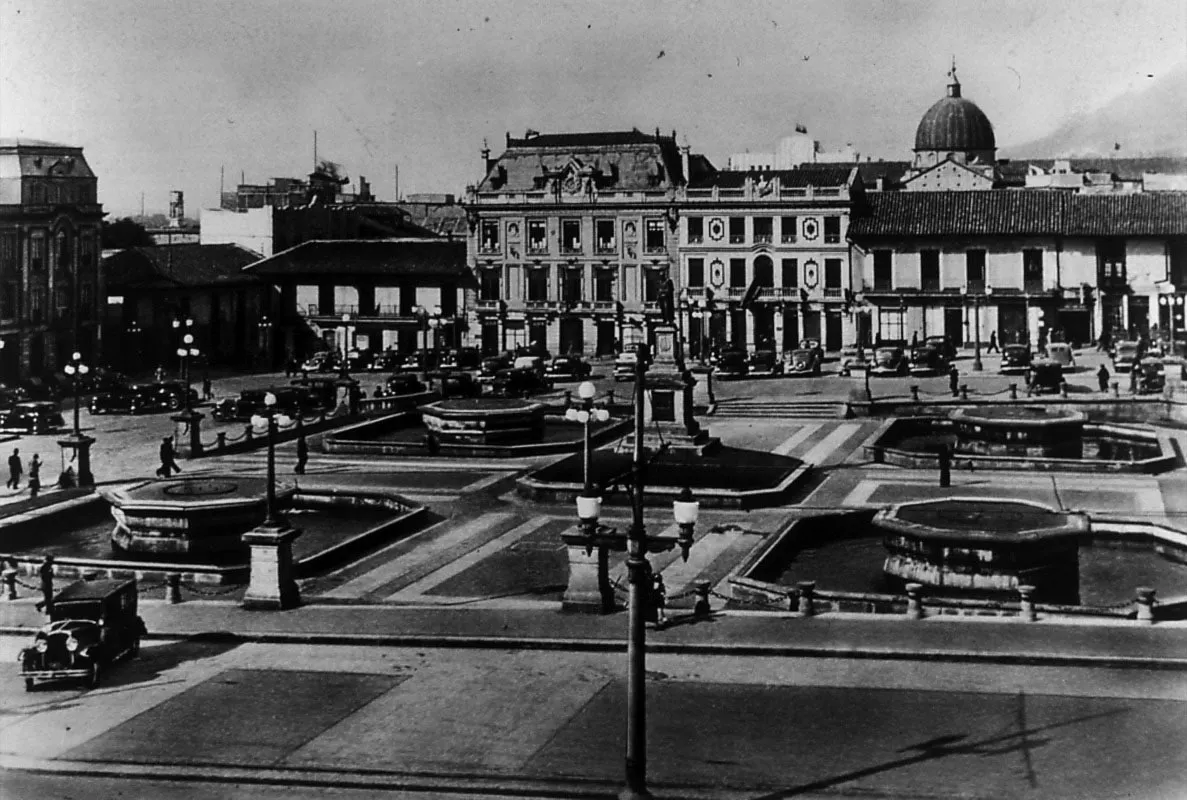 Plaza de Bolvar, Bogot, ca. 1940.
 