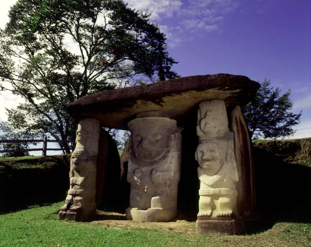 Tmulos funerarios. San Agustn, Huila.
 