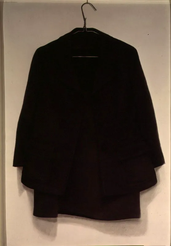 Vestido negro. 
1970. 
Carboncillo. 
70 x 100 cm.  