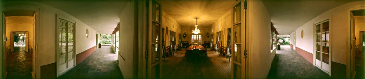 El comedor fue añadido por el general Santander a solicitud del Libertador. La decoración es de estilo francés. Los espejos-candelabros y la araña principal formaban el sistema de iluminación. La mesa y sillas son de estilo federal americano. Cristóbal von Rothkirch