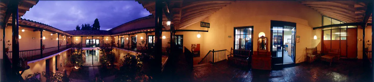 Patio central de la sede actual del Instituto Distrital de Cultura y Turismo, desde el segundo piso. La casa perteneció a Juan Flórez de Ocáriz donde en 1674 escribió Genealogías. Cristóbal von Rothkirch