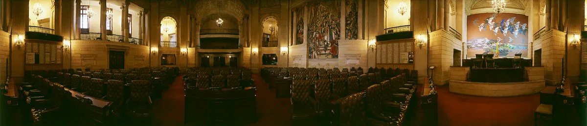 Saln elptico del Capitolio Nacional, obra del arquitecto colombiano Alberto Manrique Martn, 1925. Destacan los murales El Congreso de Ccuta de Santiago Martnez Delgado y Tres cordilleras, dos ocanos de Alejandro Obregn.  Cristbal von Rothkirch