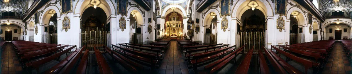 Interior de la iglesia vista desde debajo del coro: Capilla de las Reliquias, nave central y altar mayor; el llamado altar de los Franciscos por estar dedicado a los santos Francisco Javier, de Ass y de Sales. Cristbal von Rothkirch