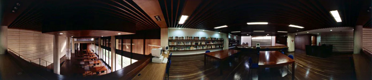 Dos plantas del edificio: a la izquierda la sala de consulta del primer piso; a la derecha la sala de documentación. Cristóbal von Rothkirch